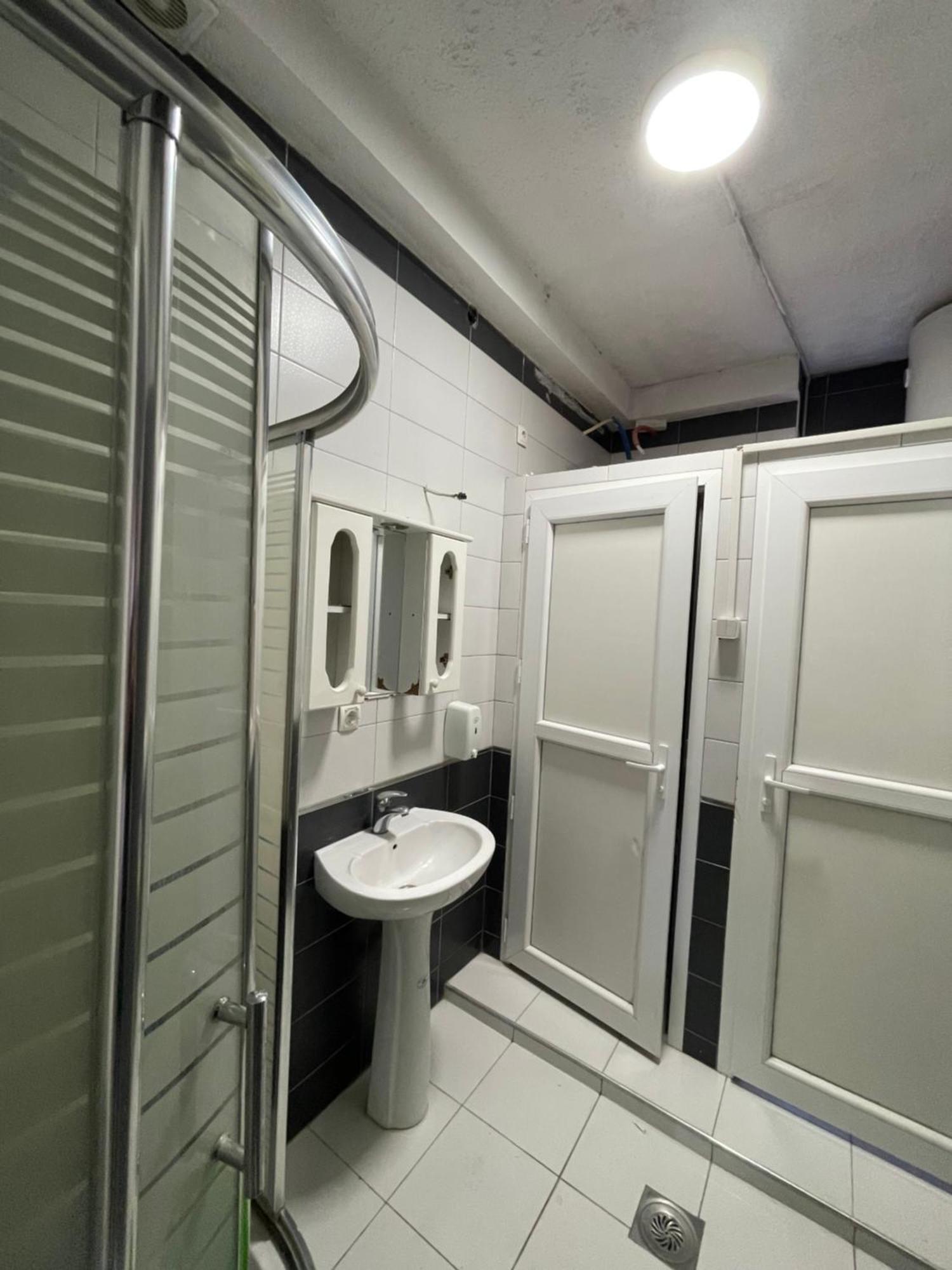 Newborn Comfort Hostel The Biggest Hostel Of Town With Best Location Приштина Екстер'єр фото